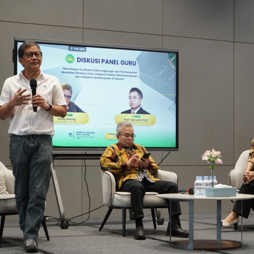 Rocky Gerung Setiap Pohon adalah Sungai